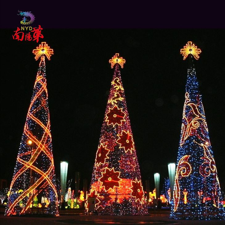 Large Outdoor Plaza Park Christmas Trees
