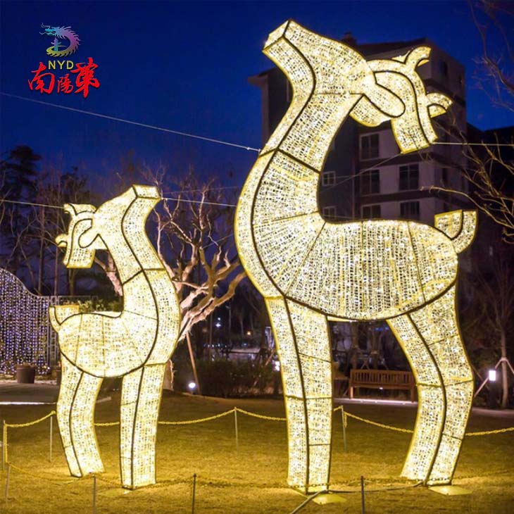 large outdoor light up ornaments.jpg large outdoor light up ornaments.jpg